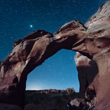 delicate arch at night